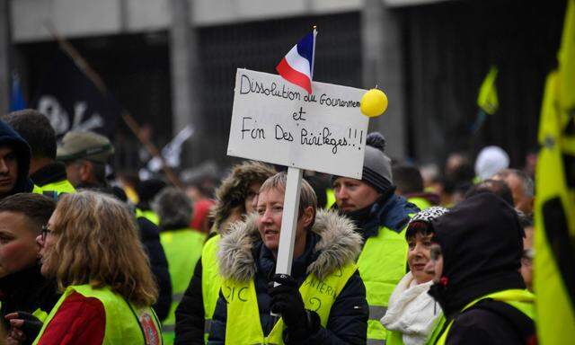 Die Gelbwesten führen ihre Proteste gegen die Politik Emmanuel Macrons seit November fort – wie hier vor wenigen Tagen in Paris,