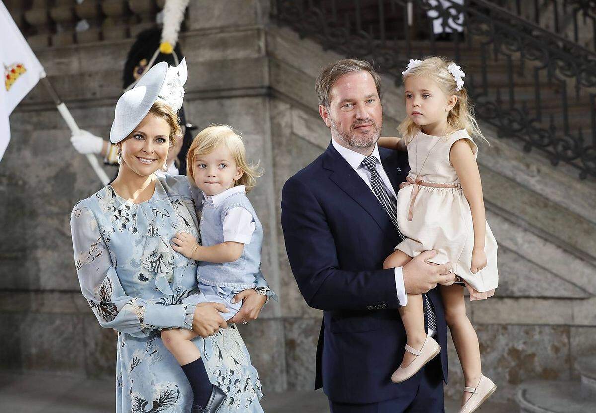 Die kleine Prinzessin Leonore besucht während der Zeit, in der sich die Familie in Schweden aufhält, übrigens einen Kindergarten in Stockholm. Ihr kleiner Bruder Prinz Nicolas soll es ihr gleichtun, wenn er alt genug ist.