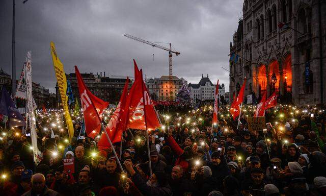 Budapest Tausende demonstrieren gegen Orban Regierung January 5 2019 Budapest Hungary Demonst