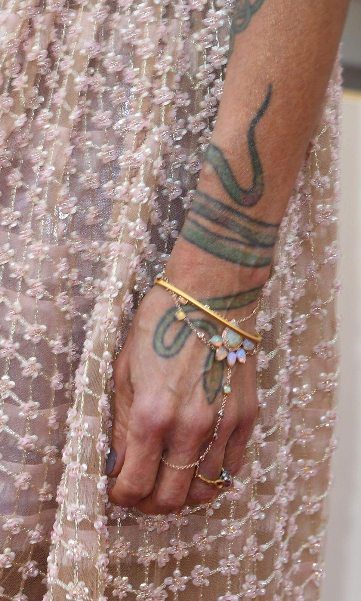 Tattoos waren auch zu sehen - hier zum Beispiel auf dem Arm von Schauspielerin Lisa Bonet.