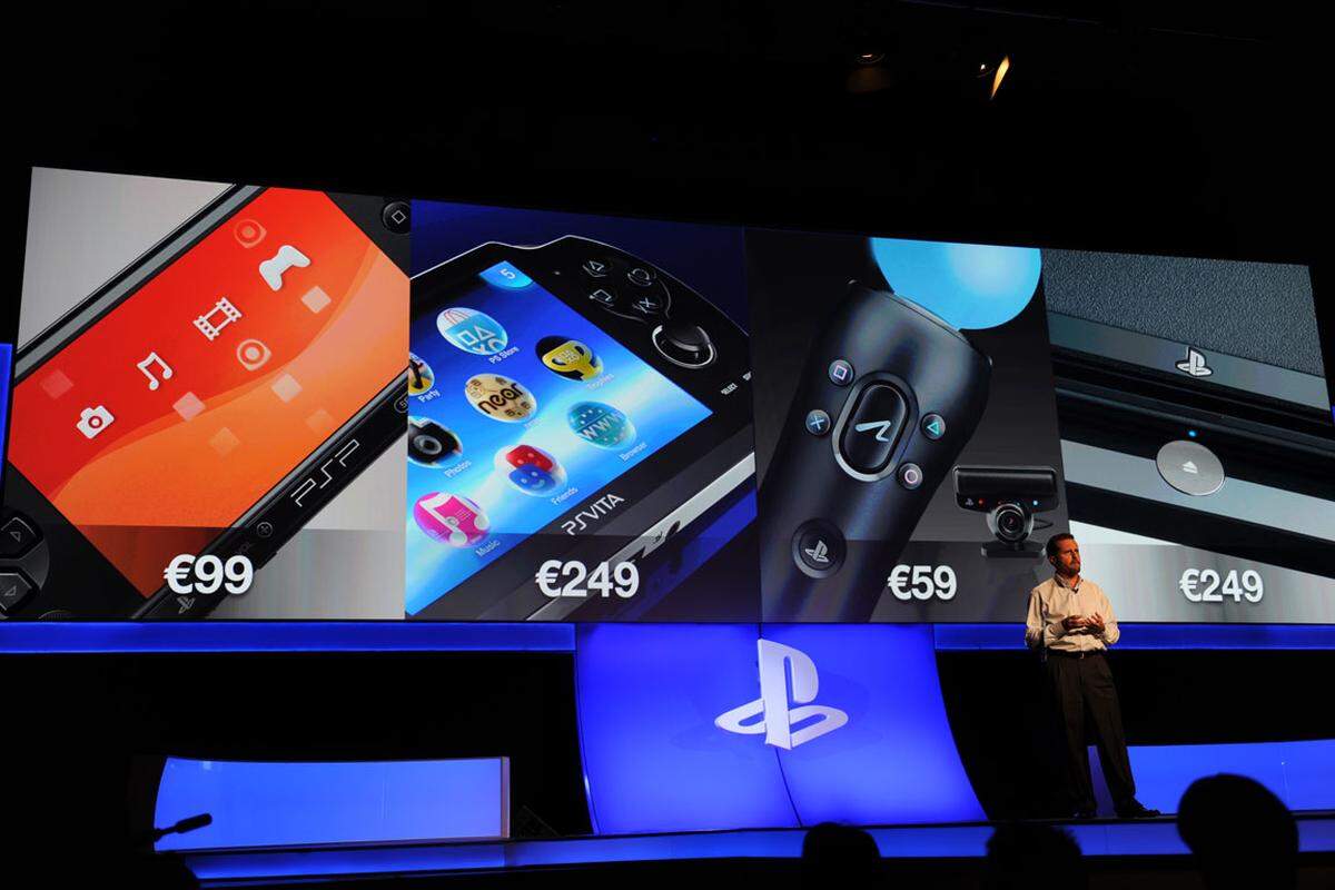 Sony will offenbar mit den Preisen für seine Geräte punkten. Die PSP wird billiger, die PS3 auch. Allerdings bleibt der Einstiegspreis für die Vita mit 249 Euro weiterhin recht hoch. Es wird sich zeigen, ob die Konsole um diesen Preis den erhofften Absatz finden kann.