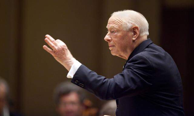 Maestro Bernard Haitink conducts the Chicago Symphony Orchestra.