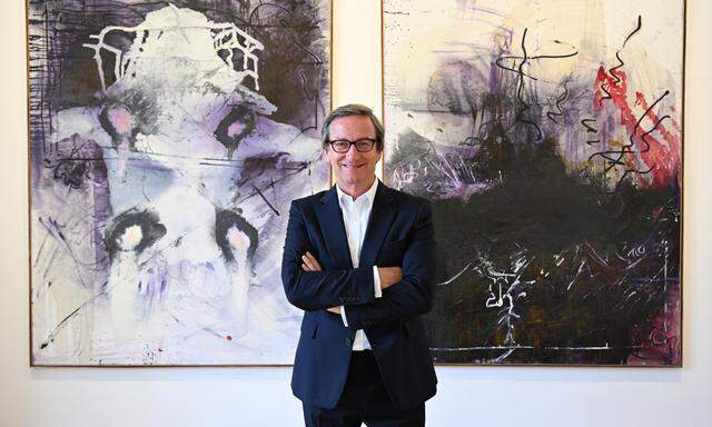 Thaddaeus Ropac in seiner Galerie am Mirabellplatz in Salzburg. Inzwischen betreibt er auch Standorte in Paris, London und Seoul.  