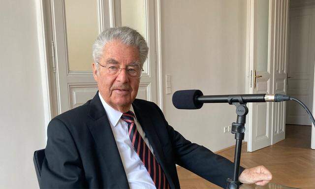 Altbundespräsident Heinz Fischer beim Podcast-Interview