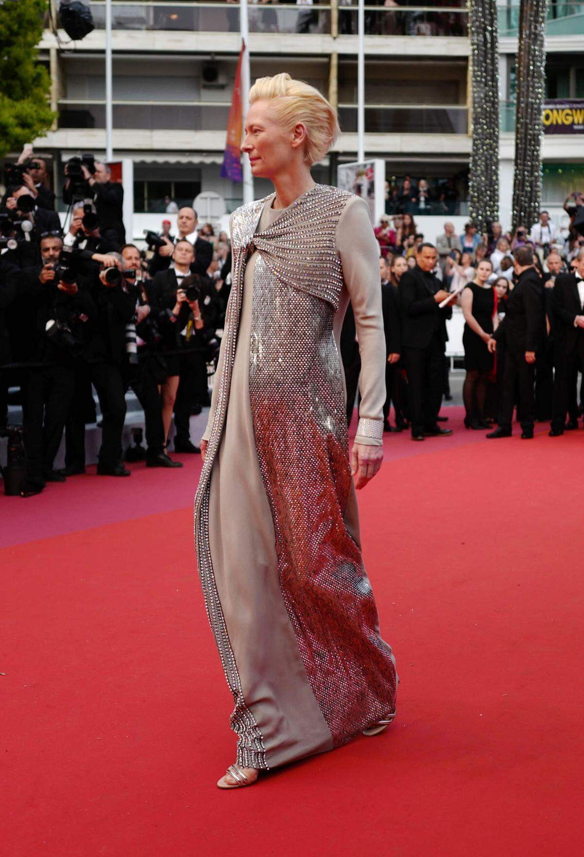 Kollegin Tilda Swinton zeigte sich wie so oft in Haider Ackermann.