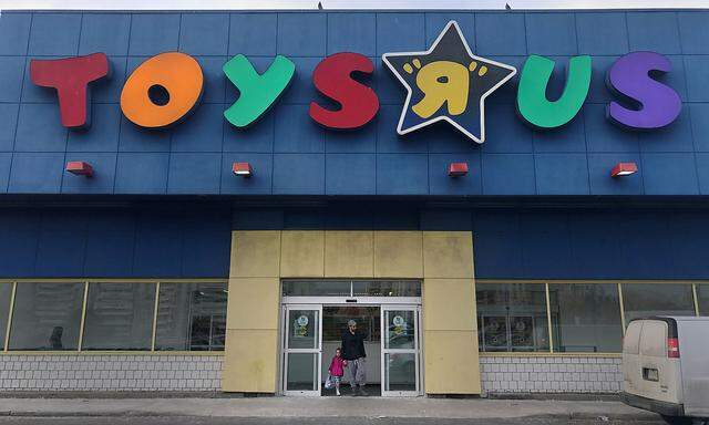 FILE PHOTO: A Toys R Us store is pictured in Toronto