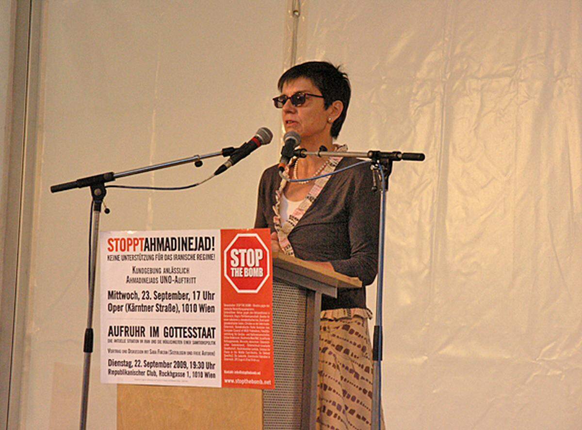 Auch die Klubobfrau der niederösterreichischen Grünen, Madeleine Petrovic, forderte bei der Kundgebung von der österreichischen UNO-Delegation, während der Rede Ahmadinejads vor der UN-Generalversammlung ein deutliches Zeichen des Protests zu setzen.