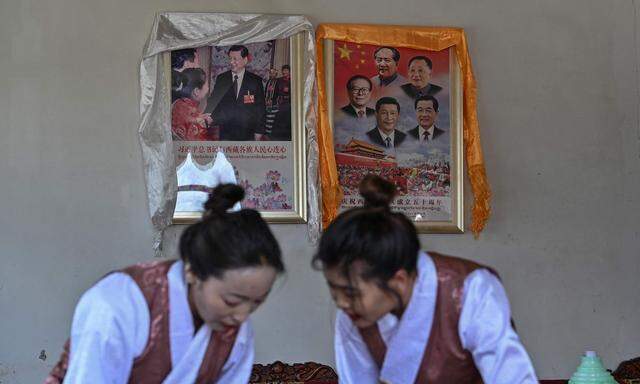 Kommunistische Propaganda in Tibet: Chinas Staatschef Xi Jinping ist auf Bildern omnipräsent.
