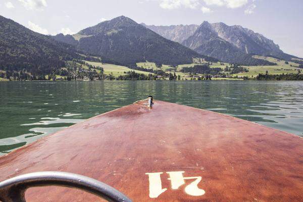 Ebenfalls in Tirol, und zwar in der Region Kaiserwinkl, liegt der Walchsee. Er aber zählt zu den wärmeren Seen des Bundeslandes, in den Sommermonaten können die Wassertemperaturen bis auf 26 Grad ansteigen.