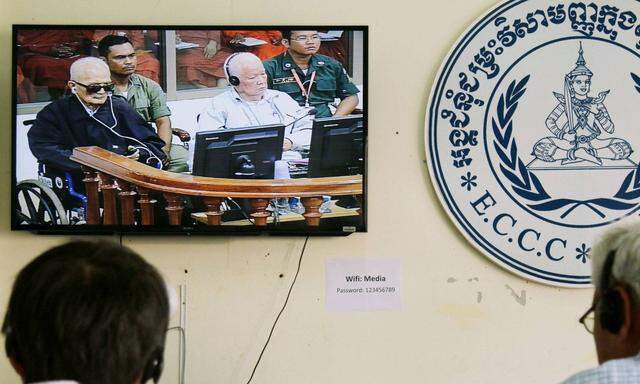 Der einstige Chefideologe Nuon Chea und Ex-Staatschef Khieu Samphan (rechts) wurden des Genozids schuldig gesprochen.