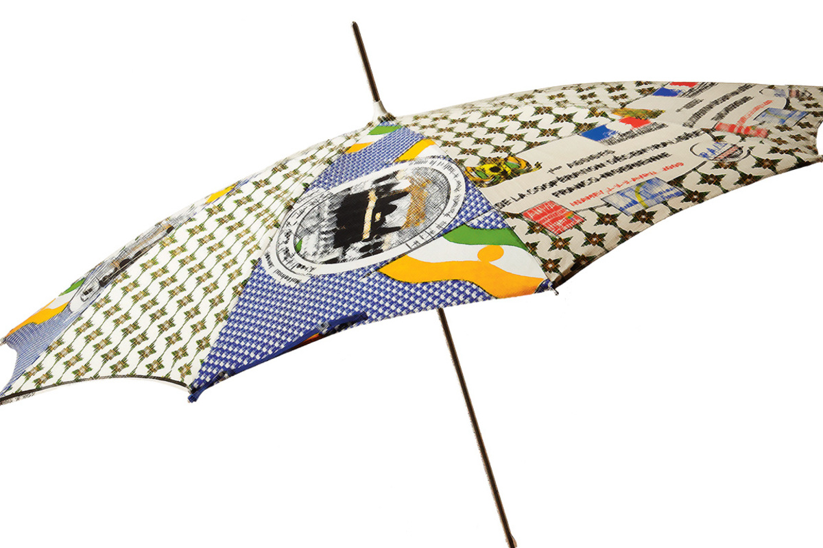 Auf Initiative von Ursula Kermer kreierten österreichische Designer Accessoires aus traditionellen Wachsstoffen.