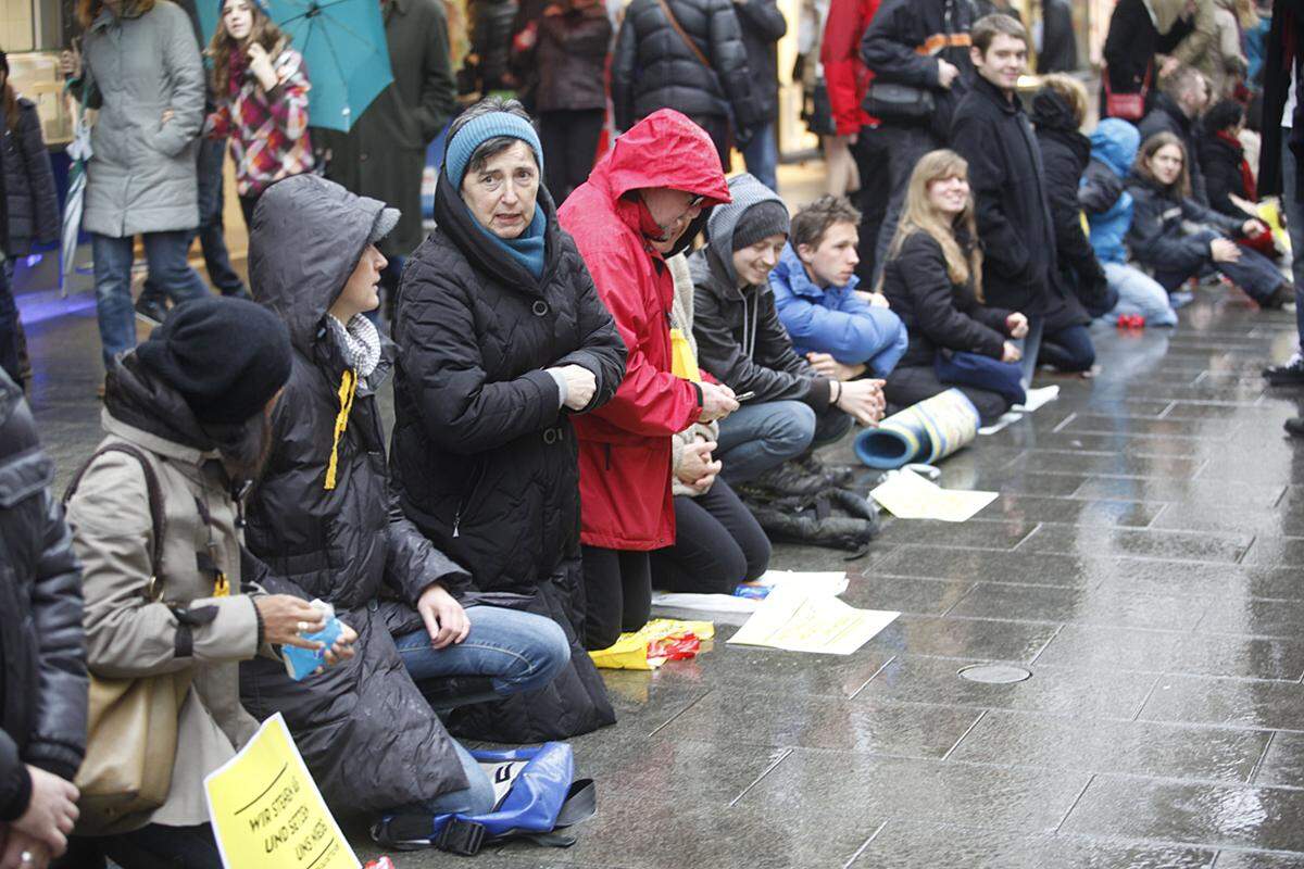 134 steirische Initiativen und Vereine haben am Samstag aufgrund des angekündigten Bettelverbots in der Steiermark eine Plattform gegründet bei der Aktion "Wir setzen uns nieder!" zu Protest aufgerufen.