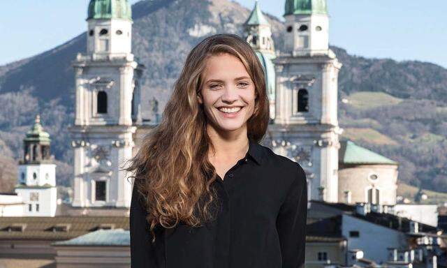 Miriam Fussenegger freut sich auf das Freiluftgefühl auf Salzburgs Domplatz.