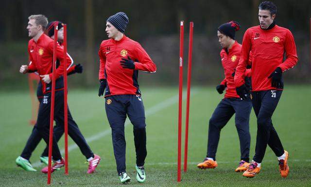 Manchester United´s van Persie and Januzaj warm up during a training session in Manchester