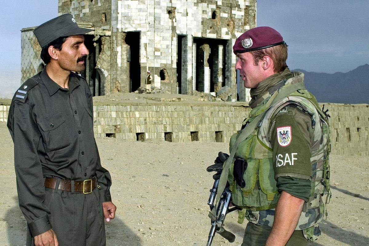 Auch in anderen Weltgegenden sind österreichische Soldaten an internationalen Einsätzen beteiligt - wenn auch in weitaus geringerem Umfang. In Afghanistan am Hindukusch sind für gewöhnlich drei österreichische Stabsoffiziere im Hauptquartier in Kabul stationiert.
