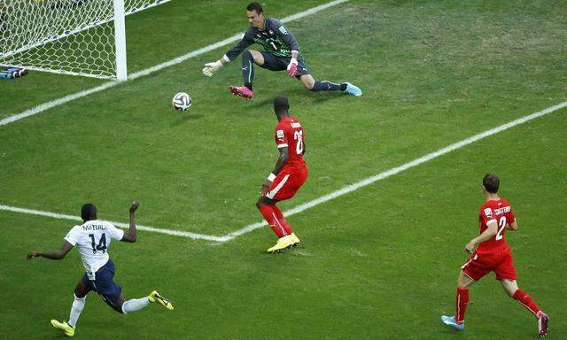 France's Blaise Matuidi scores France's second goal during the 2014 World Cup Group E soccer match between Switzerland and France at the Fonte Nova arena 