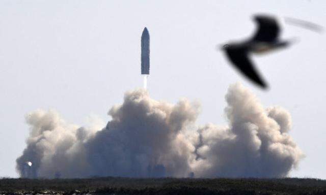 Der Prototyp der neuen SpaceX Starship SN 9 Rakete ist bei der Landung explodiert.