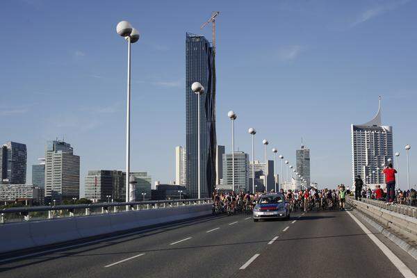 Die Reichsbrücke wurde zweimal überquert.