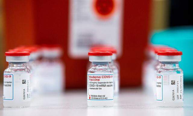 FILE PHOTO: COVID-19 vaccinations at pharmaceutical company Apotex in Toronto