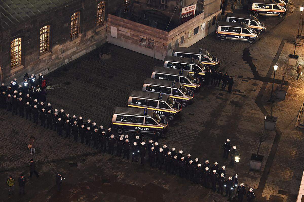 Polizeiaufgebot beim Stephansplatz.