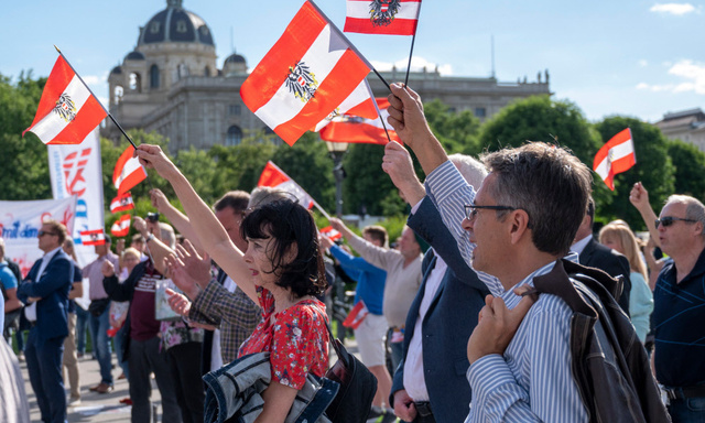 Während das Geschlecht immer weniger Bedeutung hat, ist der Bildungsgrad ein zentrales Merkmal, das die blauen Wähler von anderen unterscheidet.