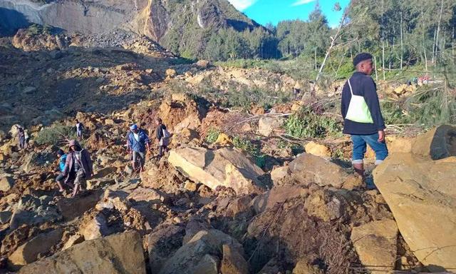Ein Erdrutsch traf mindestens ein Dorf in Papua-Neuguinea.