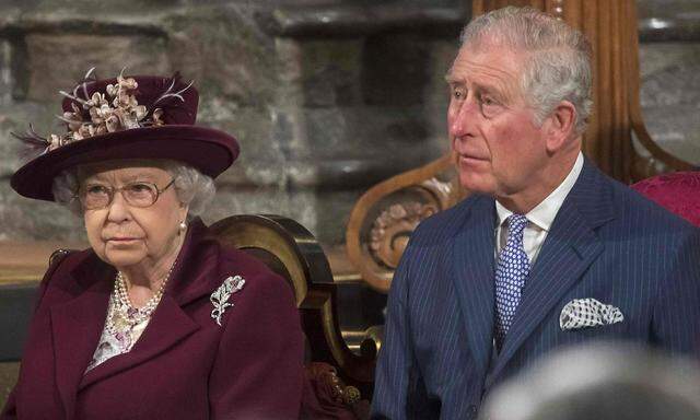 Queen Elizabeth und ihr Sohn Charles