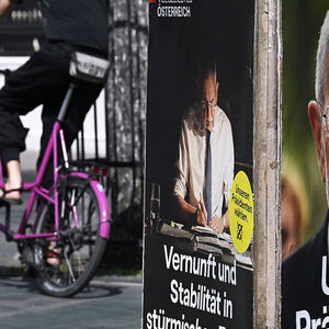 In seiner halbstündigen Rede unterstrich Van der Bellen die Werte, die auf seinen Plakaten prangen.