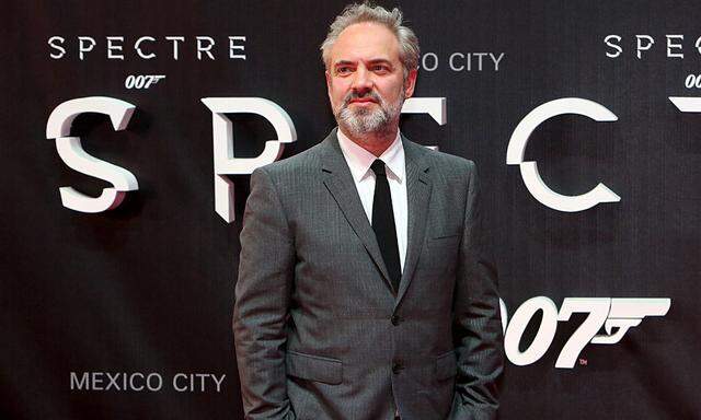 Sam Mendes poses for photographers on the red carpet at the Mexican premiere of the new James Bond 007 film ´Spectre´ in Mexico City