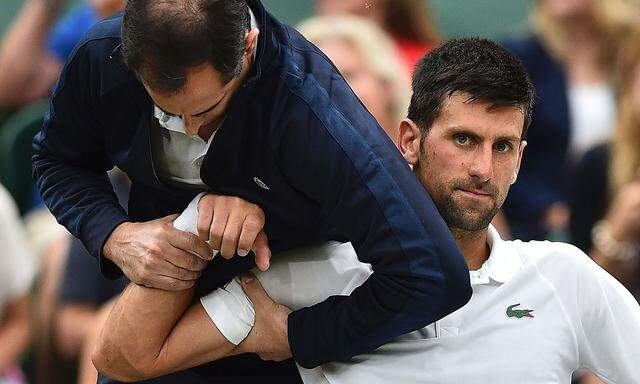 Novak Djokovic lässt sich behandeln