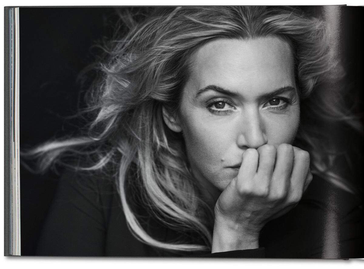 Das sorgt für eine gewisse Intimität und Nahbarkeit, aber auch intensive für Blicke wie dieser von Kate Winslet.