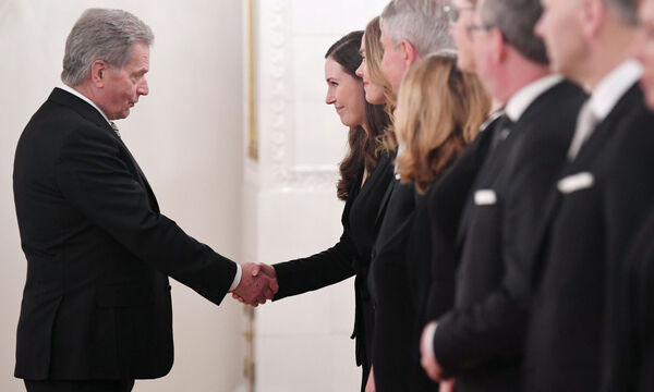 Der finnische Präsident Sauli Niinistö und Ministerpräsidentin Sanna Marin (Archivbild). Vor dem Hintergrund des Krieges in der Ukraine plant Finnland, die jahrzehntelange Bündnisfreiheit des Landes aufzugeben. 