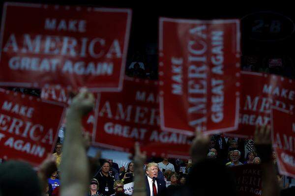 Abzuwarten bleibt vor allem, wie stark sich Trump in seiner Außenpolitik von traditionellen US-Werten wie Demokratie, Menschenrechte oder Freihandel leiten lassen wird. Doch könnte ein unkonventioneller US-Präsident genau das sein, was eine aus den Fugen geratene Welt braucht. Trumps Zugang, "ungewöhnliche Fragen" zu stellen, sei eine "außergewöhnliche Gelegenheit" angesichts von neuen Themen und einem "Vakuum" in der Weltpolitik, meinte der legendäre Ex-US-Außenminister Henry Kissinger kürzlich. Und nach der jüngsten Verhängung von Sanktionen gegen Moskau durch den scheidenden Präsidenten Obama könnte Trump das Verhältnis zu Moskau wieder entspannen.