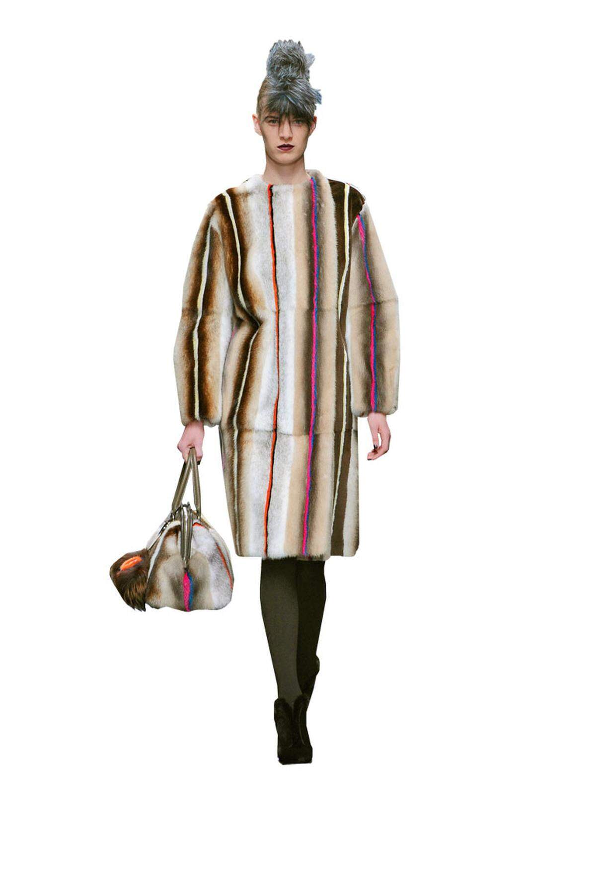 Damenlook von Fendi, Preis auf Anfrage, www.fendi.com