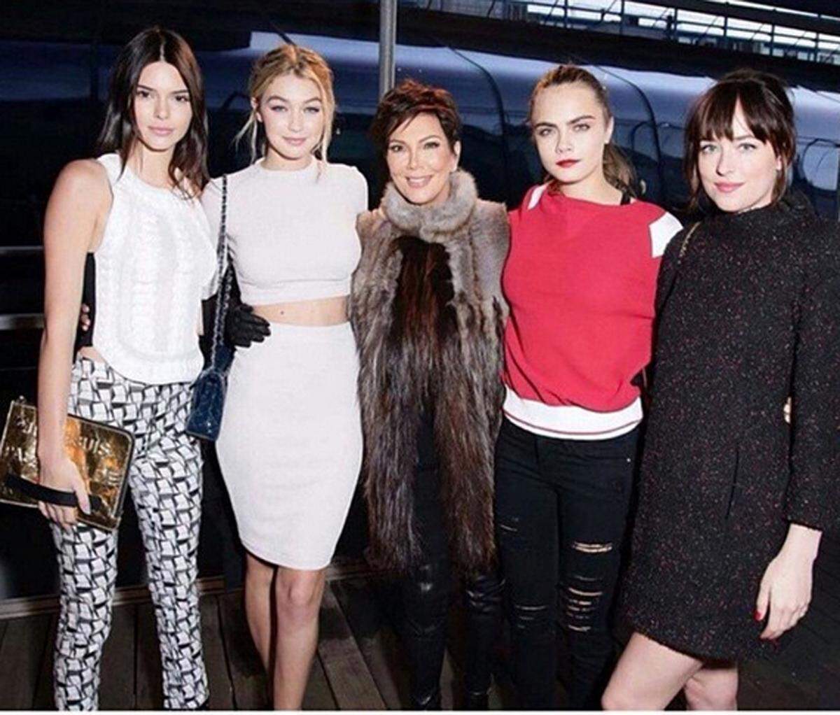 Unter der illustren Gästeschar befanden sich Topmodels, Musiker und Schauspieler, so etwa Model Kendall Jenner und Kollegin Gigi Hadid, Kris Jenner, Cara Delevingne und Dakota Johnson.