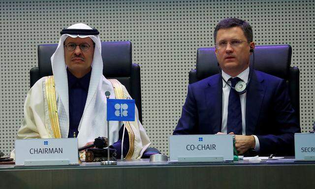 Energieminister Saudi-Arabiens, Prince Abdulaziz bin Salman Al-Saud, und sein russischer Amtskollege, Alexander Novak, in Wien 