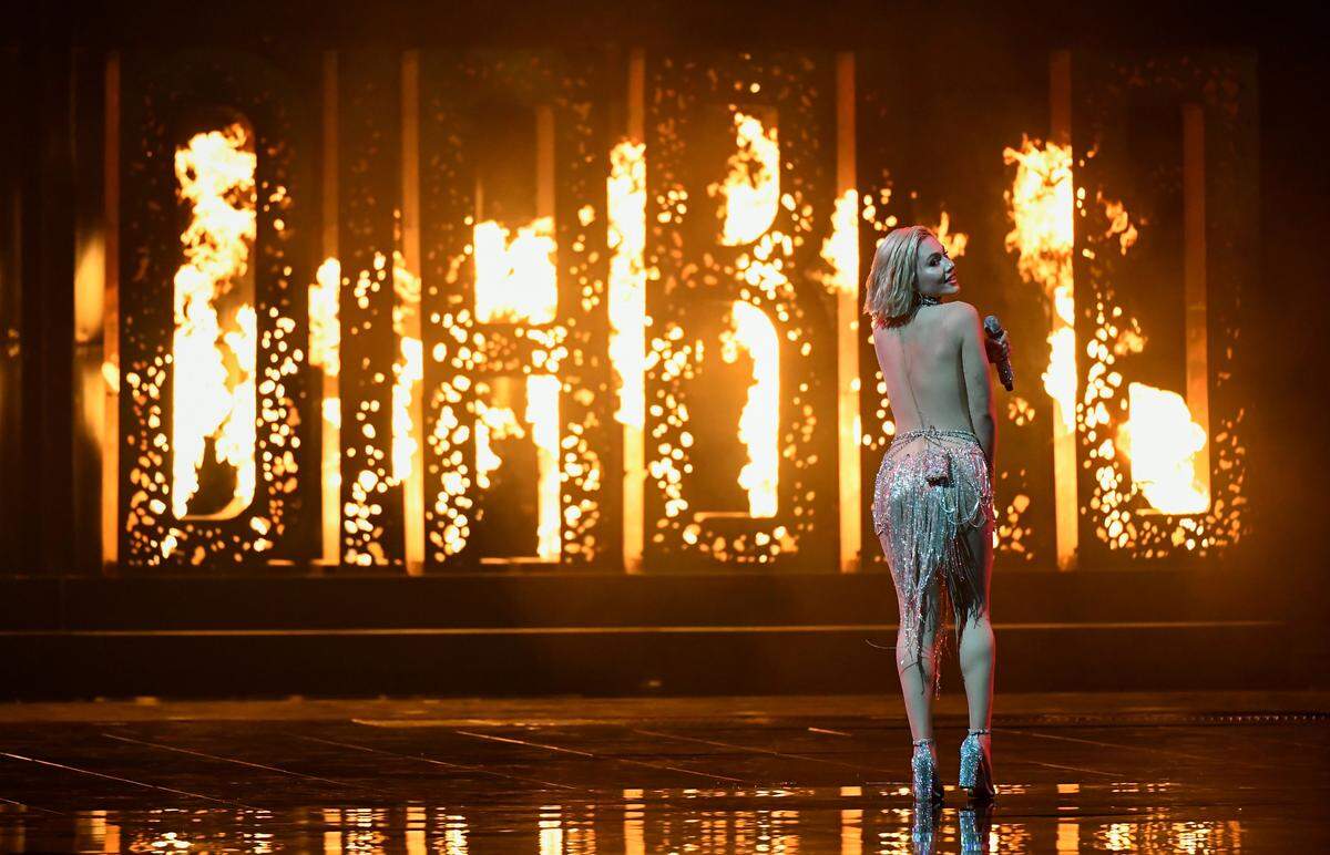 Der Lady Gaga-Schmäh ging im Halbfinale auf. „Bad Romance“ lässt nicht nur dezent grüßen. Die Choreo sitzt, der Gesang solide, brennen tut's auch im Hintergrund - na dann? Platz 16