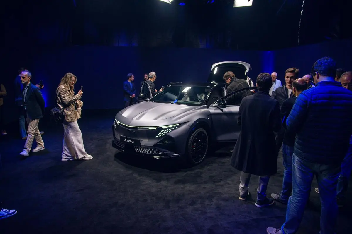 Presentation in Dieppe: Alpine A390, a crossover that is technically closely related to Nissans Ariya. In the price segment, tried and tested competition from BMW, Mercedes, Polestar - and, according to Alpine: Porsche.  