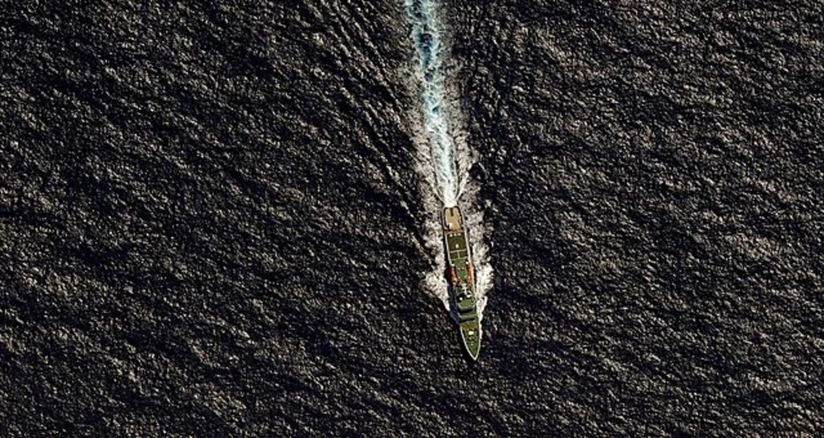 Das chinesische Suchschiff Hai Xin 01 im Indischen Ozean.