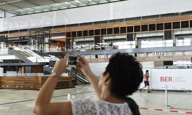 Der leere Flughafen verschlingt monatlich 17 Millionen Euro Betriebskosten