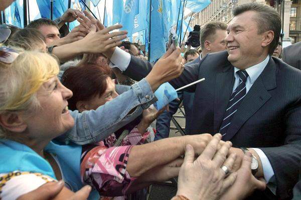 Nach Auszählung von mehr als 40 Prozent der Wahllokale kommt die Partei der Regionen um Präsident Viktor Janukowitsch auf 35,61 Prozent der Stimmen.
