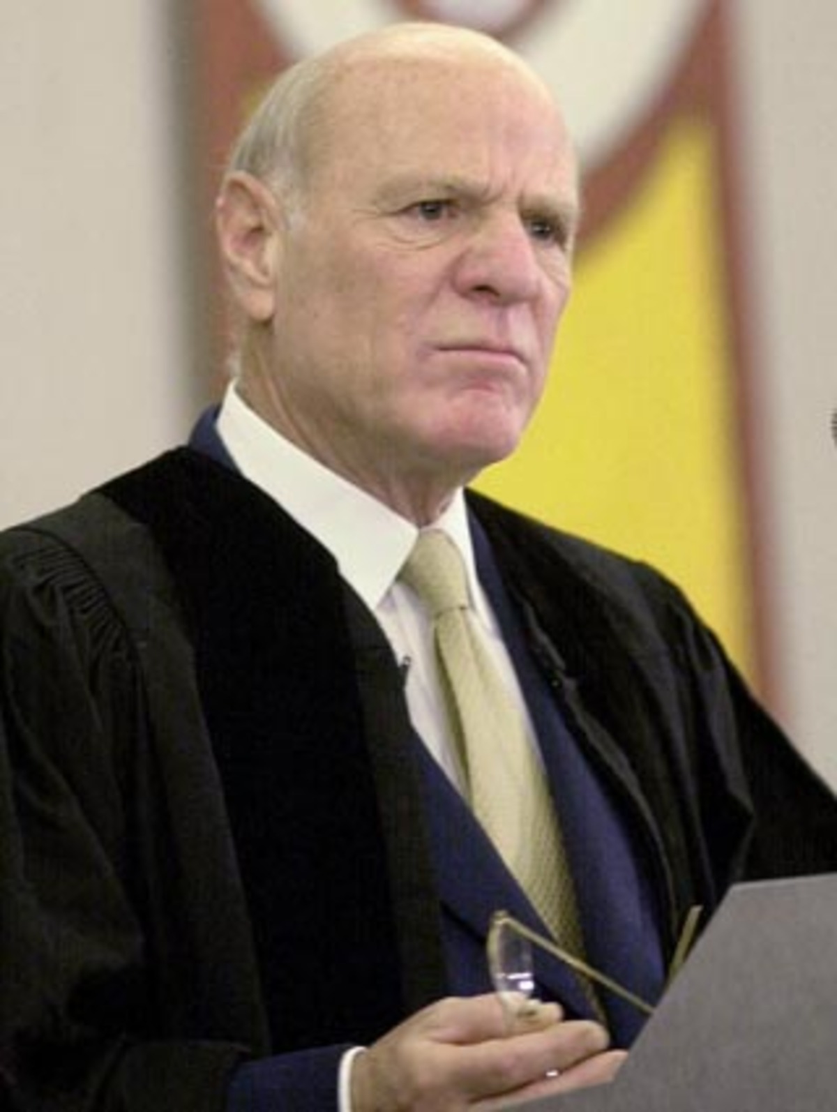 Barry Diller ist Gründer und derzeitiger Geschäftsführer des Internet-Imperiums "IAC/Interactive Corp." und Aufsichtsratsvorsitzender des Reiseportals "Expedia.com". Damit verdiente er seit 1999 1,143 Milliarden Dollar und liegt damit weit vorne auf Platz 2.