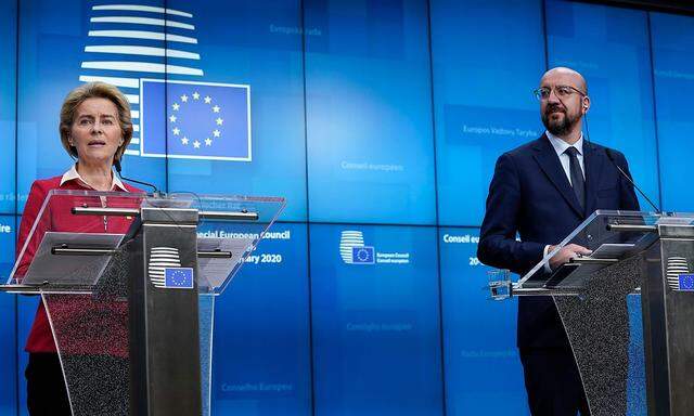 EU-Kommissionspräsidentin Ursula von der Leyen und EU-Ratspräsident Charles Michel traten am Freitagabend ohne Einigung vor Journalisten.