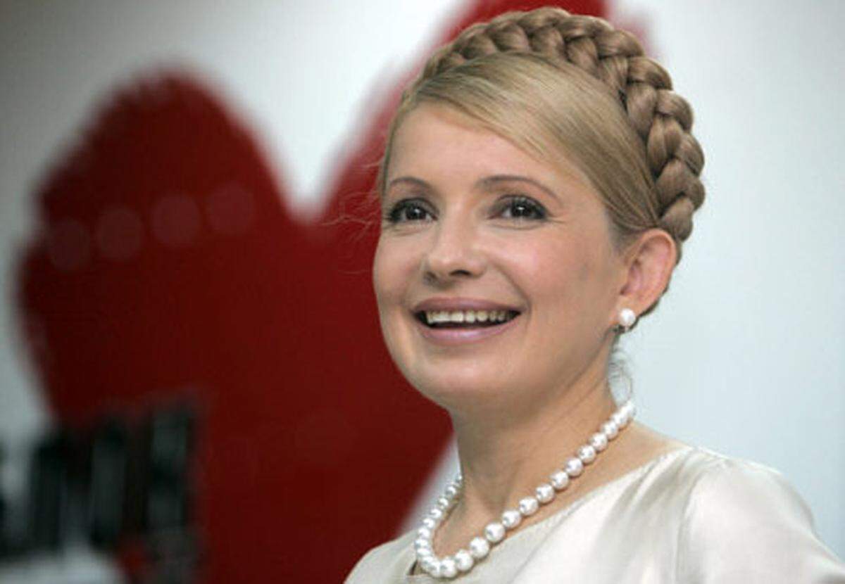 Im Dezember 2007 wurde Timoschenko erneut Regierungschefin. Die Koalition zwischen ihr und Juschtschenko zerbrach aber im März 2010. Im selben Jahr trat Timoschenko bei der Präsidentschaftswahl an, landete dabei aber hinter Viktor Janukowitsch auf dem zweiten Platz.