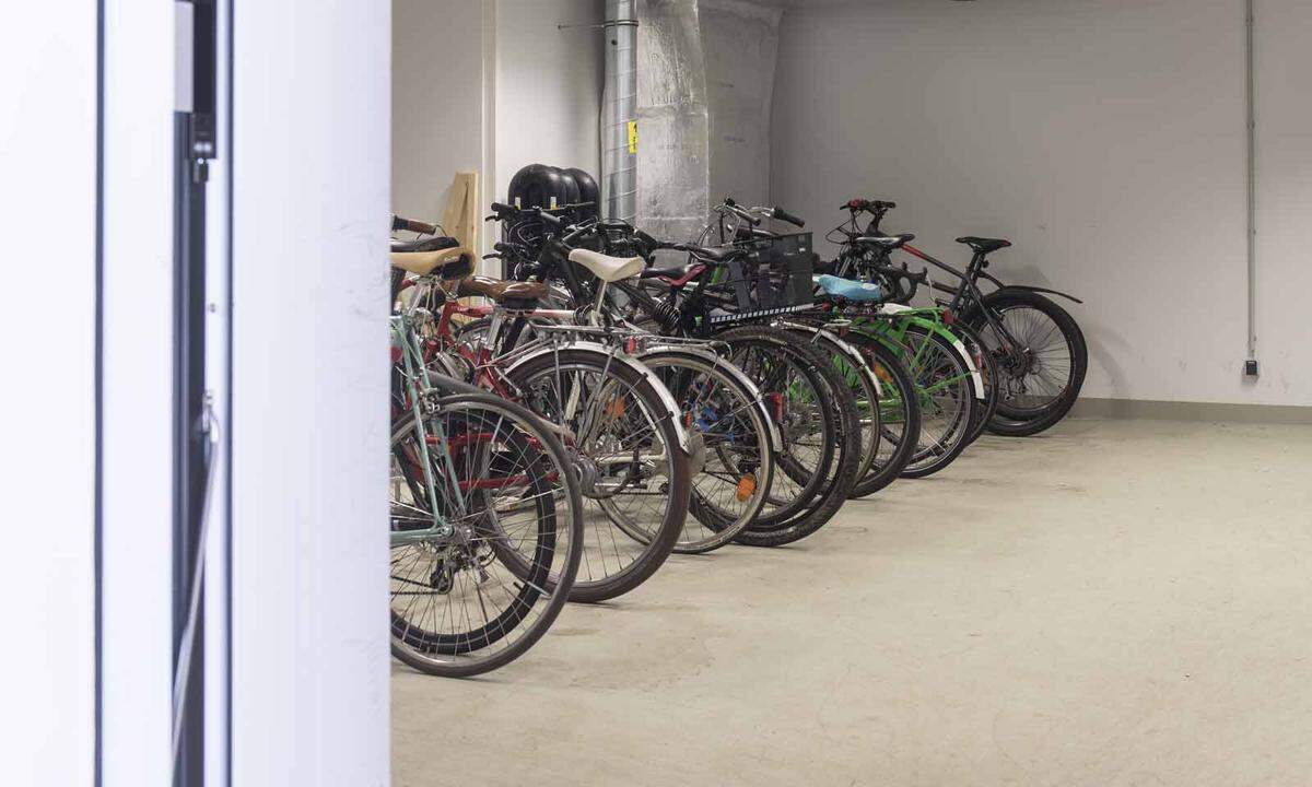 Wetterfest: Die Fahrräder der Mitarbeiter werden in einem eigenen Raum verstaut.
