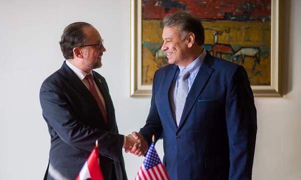Außenminister Schallenberg mit dem US-Sondergesandten Escobar.