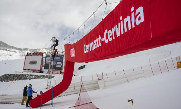 Cervinia zählt 700 Einwohner und liegt auf 2000 Meter Höhe. Es ist ein beliebter Wintersportort.