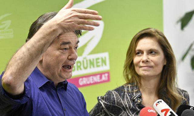 Grünen-Bundessprecher Werner Kogler und Fernsehköchin Sarah Wiener 