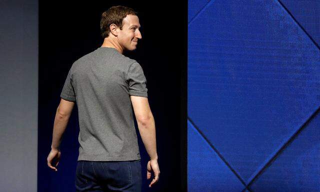 FILE PHOTO: Facebook Founder and CEO, Zuckerberg exits the stage in San Jose