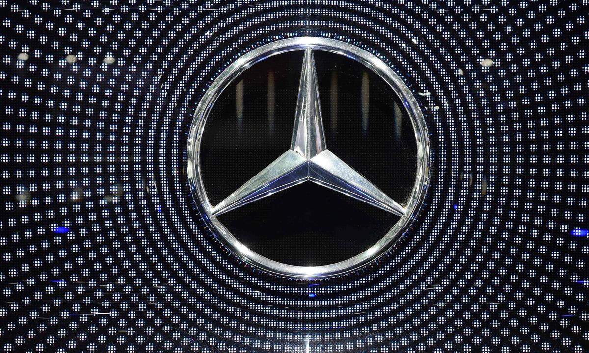 Den 16. Rang erreicht das in Stuttgart beheimatete Unternehmen Daimler. Mit der Marke Mercedes kämpft der Konzern mit Audi und BMW um die Marktanteile im Premiumsegment. Anfang April überraschte der Autobauer mit starken Unternehmenszahlen. (Ingenieure/IT: Platz 24)
